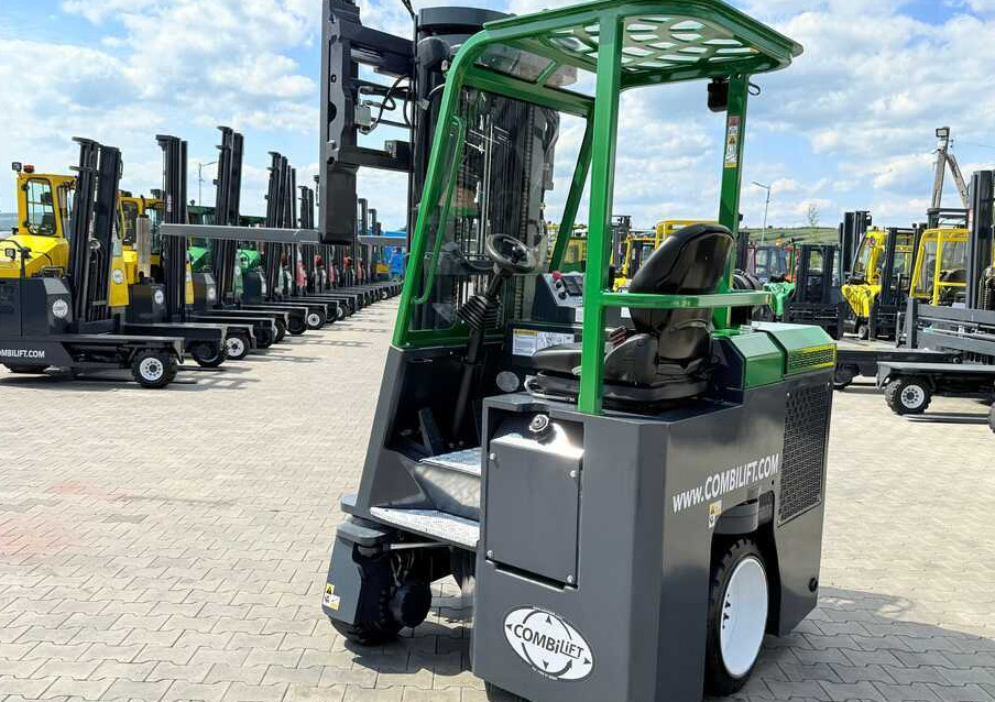 Empilhador de 4 vias Combilift CB2500 / DIESEL / EXTENDABLE FORKS / TRIPLEX / 5500MM / FREE LIFT / SIDE SHIFT / FORK POSITIONER / LIKE NEW: foto 27