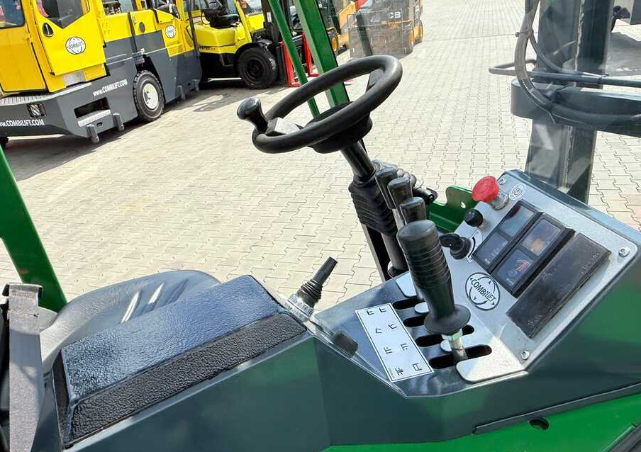 Empilhador de 4 vias Combilift CB2500 / DIESEL / EXTENDABLE FORKS / TRIPLEX / 5500MM / FREE LIFT / SIDE SHIFT / FORK POSITIONER / LIKE NEW: foto 40