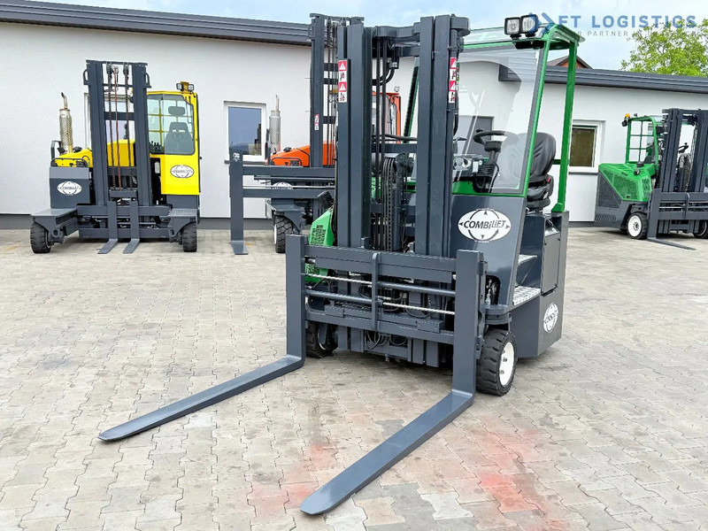 Combilift CB3000 / DIESEL / TRIPLEX 4900MM / FULL FREE LIFT / SIDE SHIFT / FORK POSITIONER / 1500MM FORKS / LIKE NEW CB3000 / DIESEL / TRI - Empilhador de 4 vias: foto 4 Combilift CB3000 / DIESEL / TRIPLEX 4900MM / FULL FREE LIFT / SIDE SHIFT / FORK POSITIONER / 1500MM FORKS / LIKE NEW CB3000 / DIESEL / TRI - Empilhador de 4 vias: foto 4