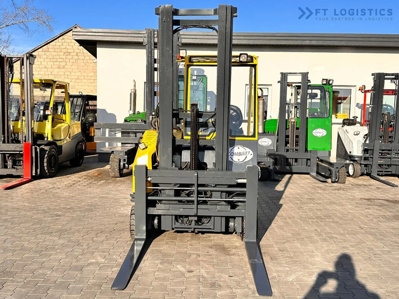 Combilift CB3000 / LPG / DUPLEX / 4000MM / FREE LIFT / NEW TIRES / LIKE NEW CB3000 / LPG / DUPLEX / 4000MM / FREE LIFT / NEW TIRES / LIKE - Empilhador de 4 vias: foto 3 Combilift CB3000 / LPG / DUPLEX / 4000MM / FREE LIFT / NEW TIRES / LIKE NEW CB3000 / LPG / DUPLEX / 4000MM / FREE LIFT / NEW TIRES / LIKE - Empilhador de 4 vias: foto 3