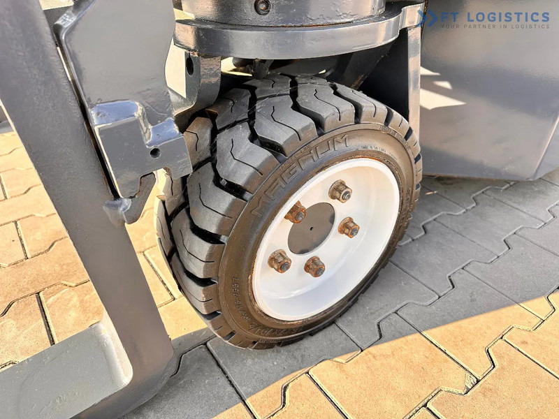 Combilift CB3000 / LPG / DUPLEX / 4000MM / FREE LIFT / NEW TIRES / LIKE NEW CB3000 / LPG / DUPLEX / 4000MM / FREE LIFT / NEW TIRES / LIKE - Empilhador de 4 vias: foto 5 Combilift CB3000 / LPG / DUPLEX / 4000MM / FREE LIFT / NEW TIRES / LIKE NEW CB3000 / LPG / DUPLEX / 4000MM / FREE LIFT / NEW TIRES / LIKE - Empilhador de 4 vias: foto 5