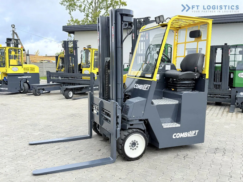 Combilift CB4000 / GAS / TRIPLEX 5200MM / FREE LIFT / FORK POSITIONER / SIDE SHIFT / EXCELLENT CONDITION / Wide range of four-way and side - Empilhador de 4 vias: foto 3 Combilift CB4000 / GAS / TRIPLEX 5200MM / FREE LIFT / FORK POSITIONER / SIDE SHIFT / EXCELLENT CONDITION / Wide range of four-way and side - Empilhador de 4 vias: foto 3
