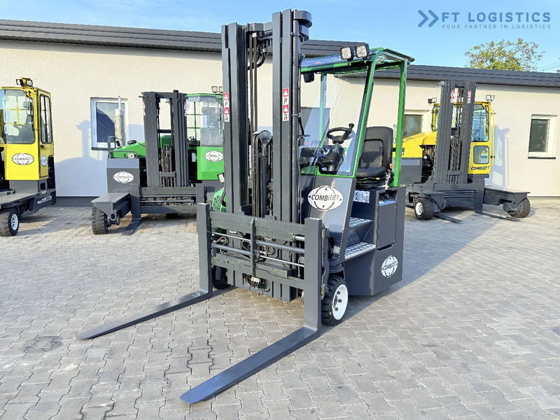 Combilift Combilift C2500CB / TRIPLEX / 5500MM / FREE LIFT / DIESEL / ONLY 3768 MTH / FORK POSITIONER / SIDE SHIFT / NEW TYRES / LIKE NEW - Empilhador de 4 vias: foto 3 Combilift Combilift C2500CB / TRIPLEX / 5500MM / FREE LIFT / DIESEL / ONLY 3768 MTH / FORK POSITIONER / SIDE SHIFT / NEW TYRES / LIKE NEW - Empilhador de 4 vias: foto 3