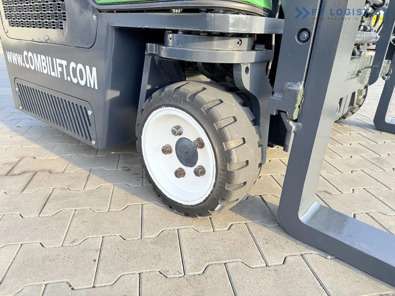 Combilift Combilift C2500CB / TRIPLEX / 5500MM / FREE LIFT / DIESEL / ONLY 3768 MTH / FORK POSITIONER / SIDE SHIFT / NEW TYRES / LIKE NEW - Empilhador de 4 vias: foto 5 Combilift Combilift C2500CB / TRIPLEX / 5500MM / FREE LIFT / DIESEL / ONLY 3768 MTH / FORK POSITIONER / SIDE SHIFT / NEW TYRES / LIKE NEW - Empilhador de 4 vias: foto 5