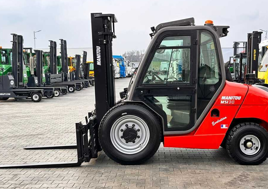 Manitou MSI30 / DIESEL / DUPLEX / 3400MM / CABIN / FORK POSITIONER / SIDE SHIFT / LIKE NEW - Empilhador todo-o-terreno: foto 3 Manitou MSI30 / DIESEL / DUPLEX / 3400MM / CABIN / FORK POSITIONER / SIDE SHIFT / LIKE NEW - Empilhador todo-o-terreno: foto 3