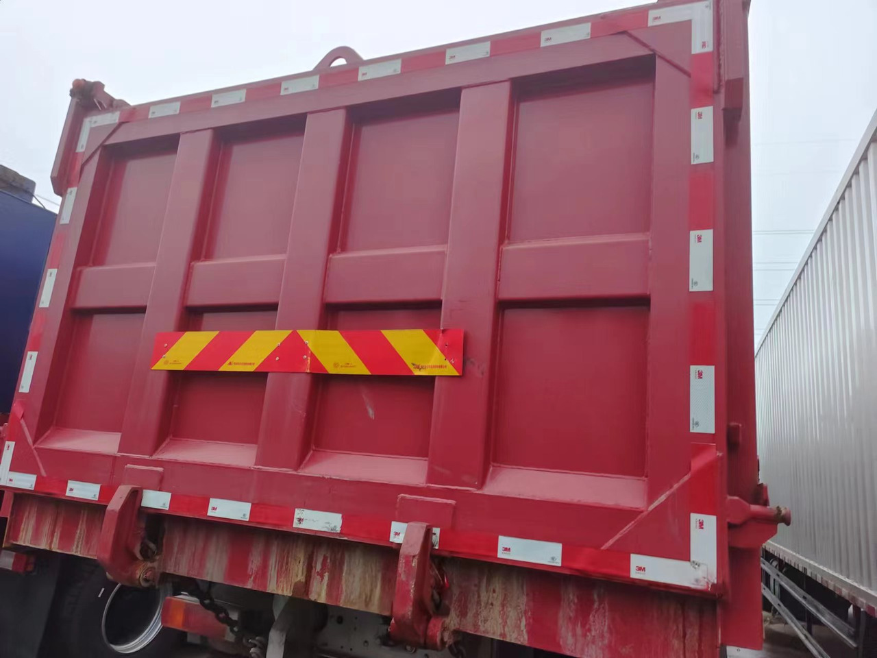 Auman Auman 6*4  dump truck - Camião basculante: foto 3 Auman Auman 6*4  dump truck - Camião basculante: foto 3