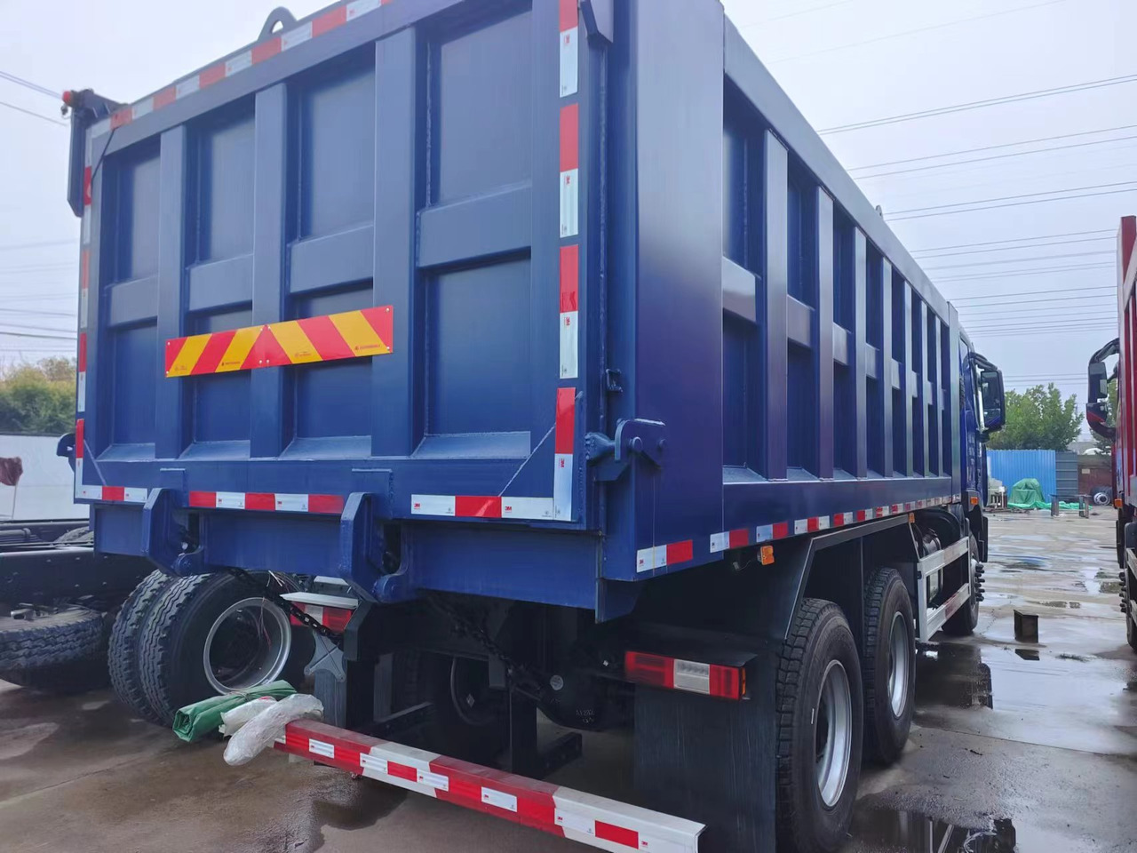Auman Auman 6*4  dump truck - Camião basculante: foto 4 Auman Auman 6*4  dump truck - Camião basculante: foto 4