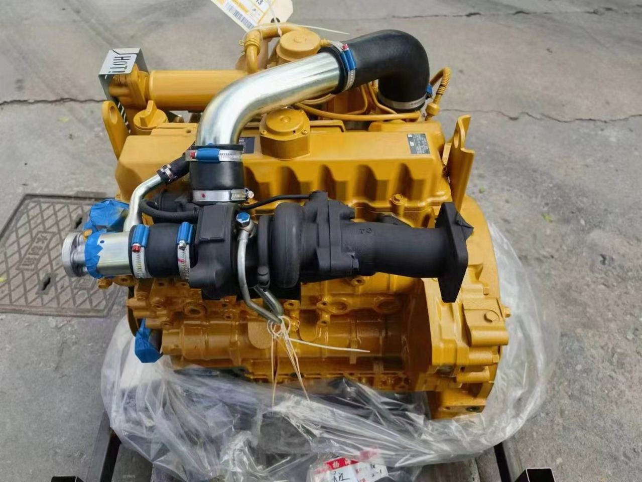 CATERPILLAR C3.3 B - Motor e peças por Escavadeira: foto 1 CATERPILLAR C3.3 B - Motor e peças por Escavadeira: foto 1