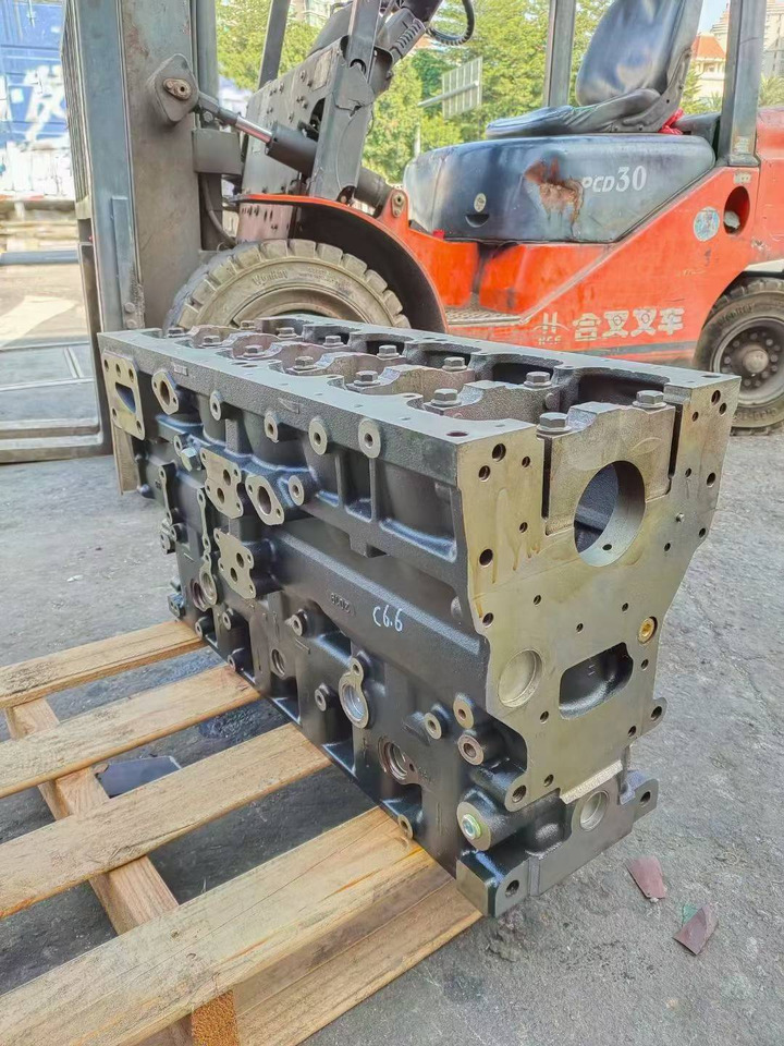 CATERPILLAR C6.6 - Bloco do motor por Escavadeira: foto 4 CATERPILLAR C6.6 - Bloco do motor por Escavadeira: foto 4