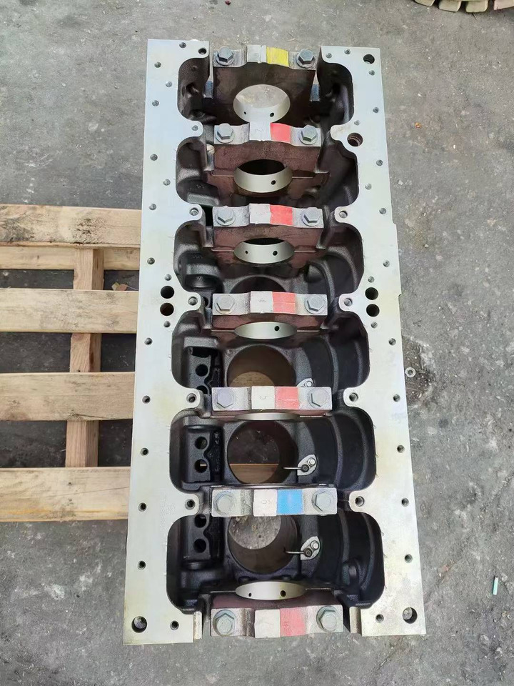 CATERPILLAR C6.6 - Bloco do motor por Escavadeira: foto 5 CATERPILLAR C6.6 - Bloco do motor por Escavadeira: foto 5