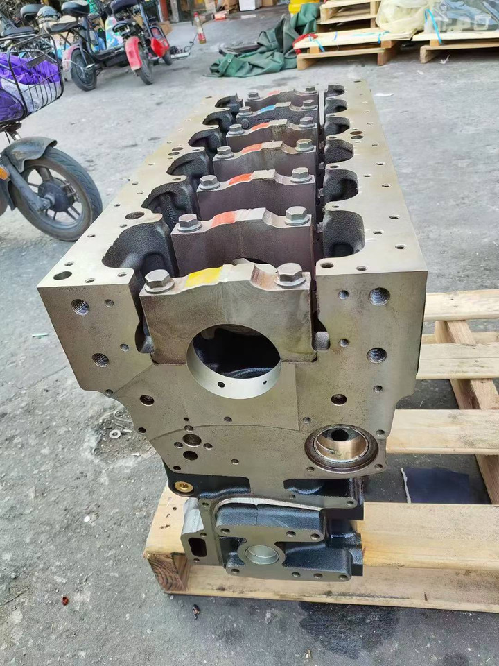 CATERPILLAR c6.6 - Bloco do motor por Escavadeira: foto 2 CATERPILLAR c6.6 - Bloco do motor por Escavadeira: foto 2