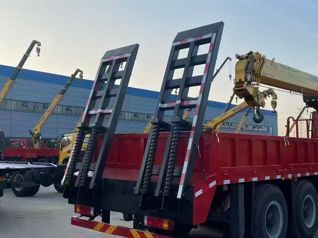 Delong Delong M3000,XCMG DFSQ 300 - Camião grua: foto 1 Delong Delong M3000,XCMG DFSQ 300 - Camião grua: foto 1