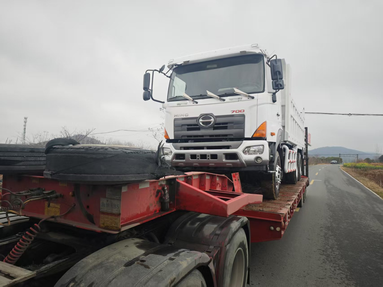 HINO HINO 700 - Camião basculante: foto 4 HINO HINO 700 - Camião basculante: foto 4