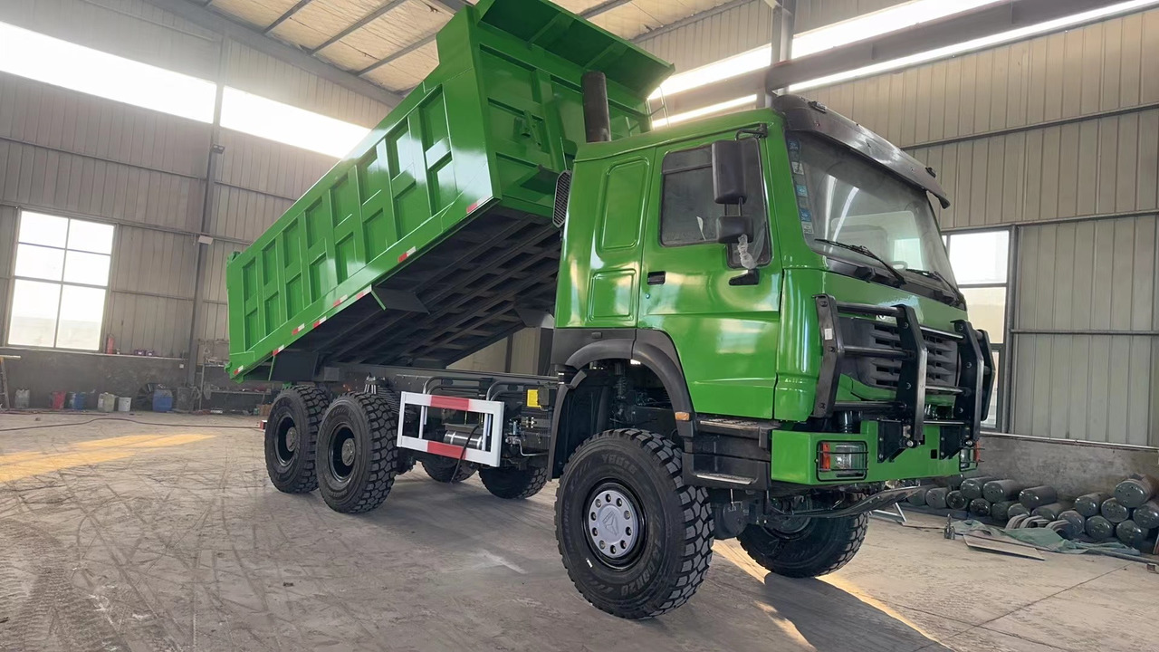 HOWO 6*6 dump truck - Camião basculante: foto 1 HOWO 6*6 dump truck - Camião basculante: foto 1