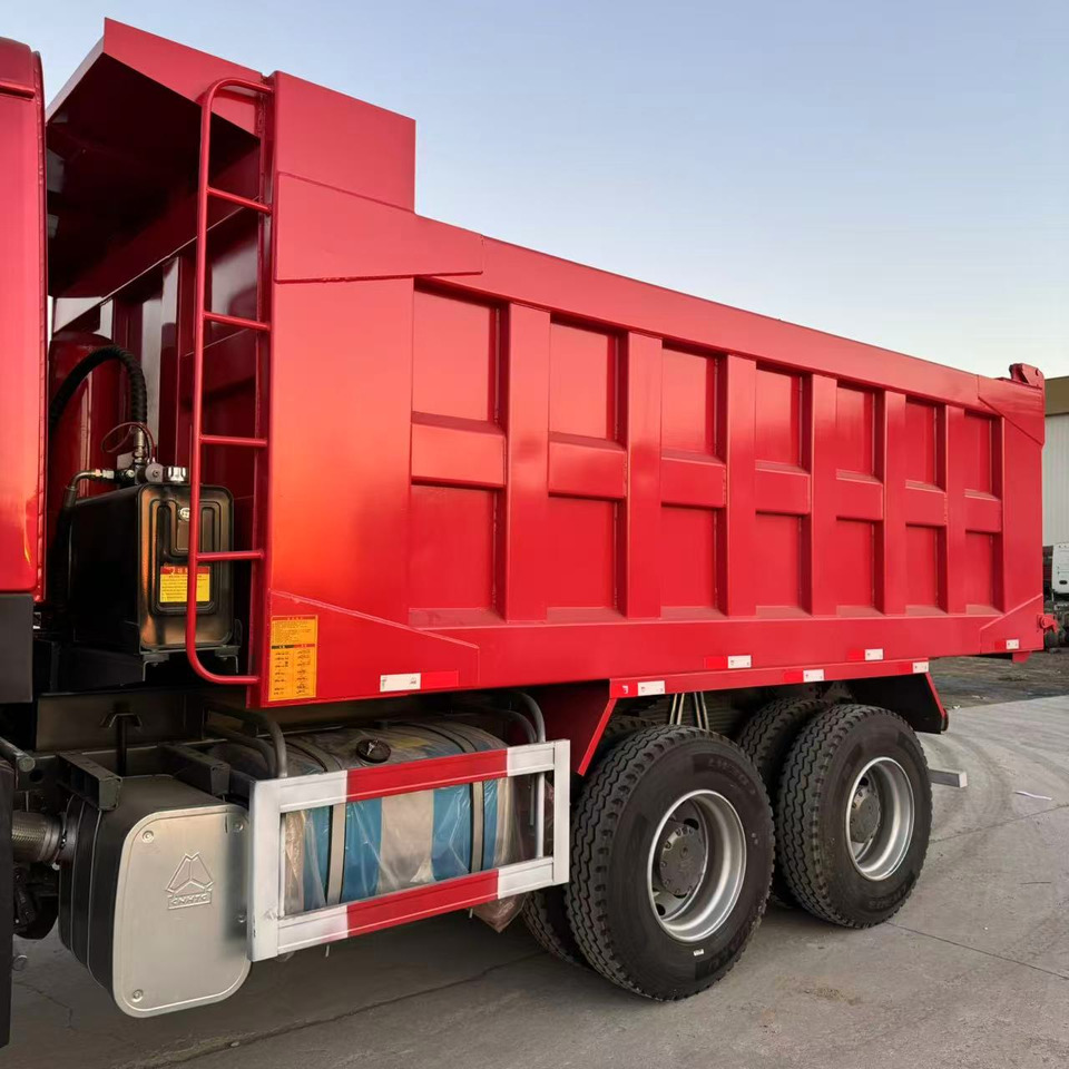 HOWO HOWO 371 6*4 dump truck - Camião basculante: foto 3 HOWO HOWO 371 6*4 dump truck - Camião basculante: foto 3