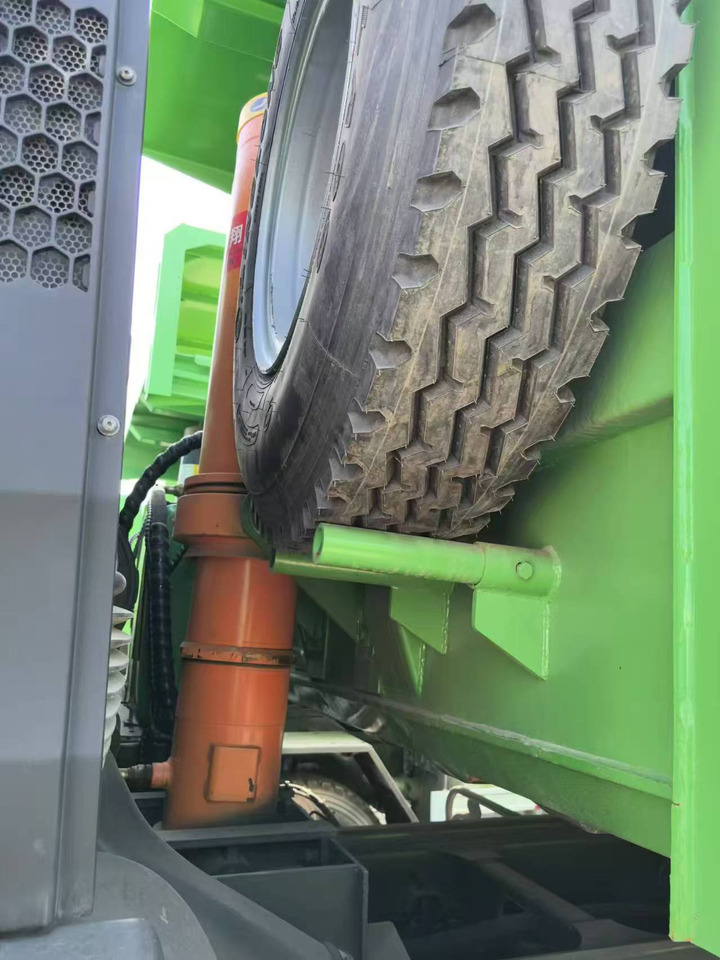 HOWO HOWO 6*6 dump truck - Camião basculante: foto 3 HOWO HOWO 6*6 dump truck - Camião basculante: foto 3