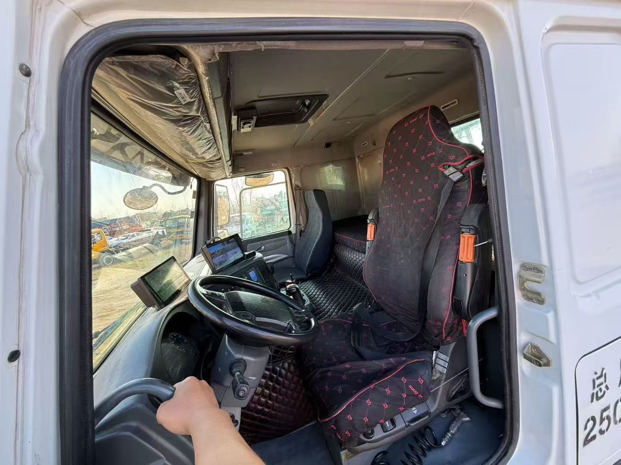 Caminhão reboque HOWO/SINOTRUK KFM5317TQZ508H: foto 7 Caminhão reboque HOWO/SINOTRUK KFM5317TQZ508H: foto 7