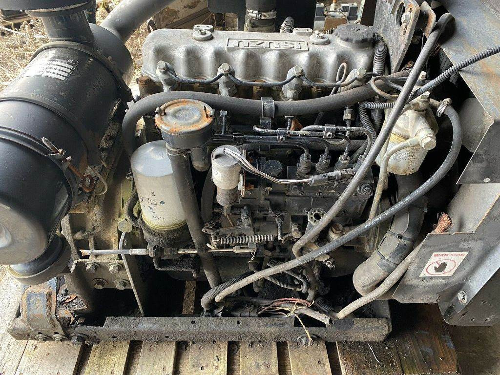 Isuzu C240 - Motor por Escavadeira: foto 1 Isuzu C240 - Motor por Escavadeira: foto 1