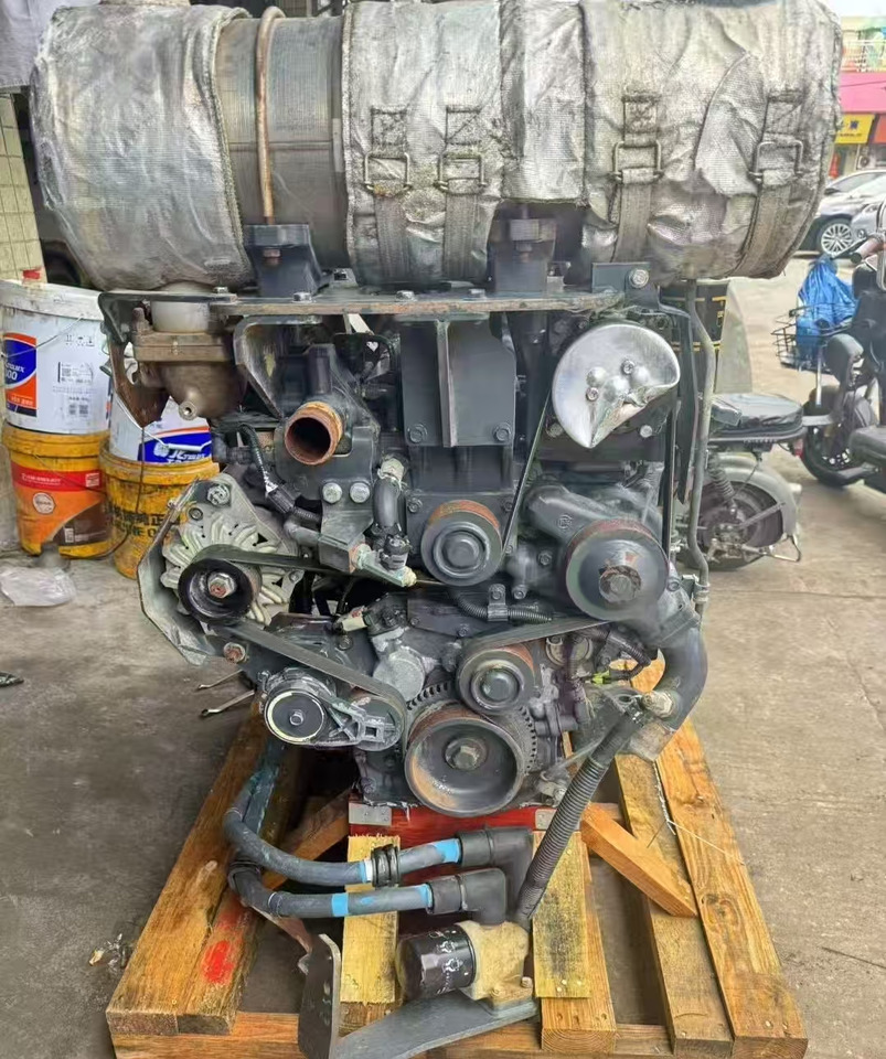 KOMATSU 4D95LE-6 - Motor por Escavadeira: foto 1 KOMATSU 4D95LE-6 - Motor por Escavadeira: foto 1