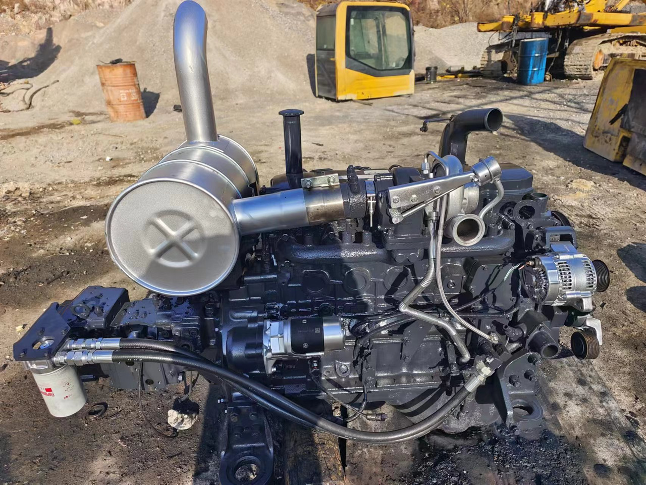 KOMATSU 6D107E-1 - Motor por Escavadeira: foto 2 KOMATSU 6D107E-1 - Motor por Escavadeira: foto 2