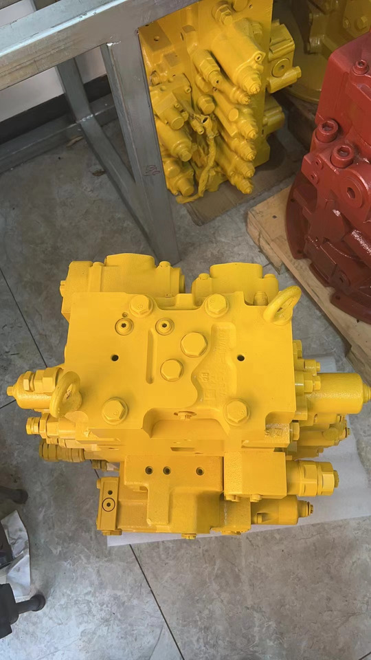 KOMATSU 723-48-26701 - Válvula hidráulica por Escavadeira: foto 1 KOMATSU 723-48-26701 - Válvula hidráulica por Escavadeira: foto 1