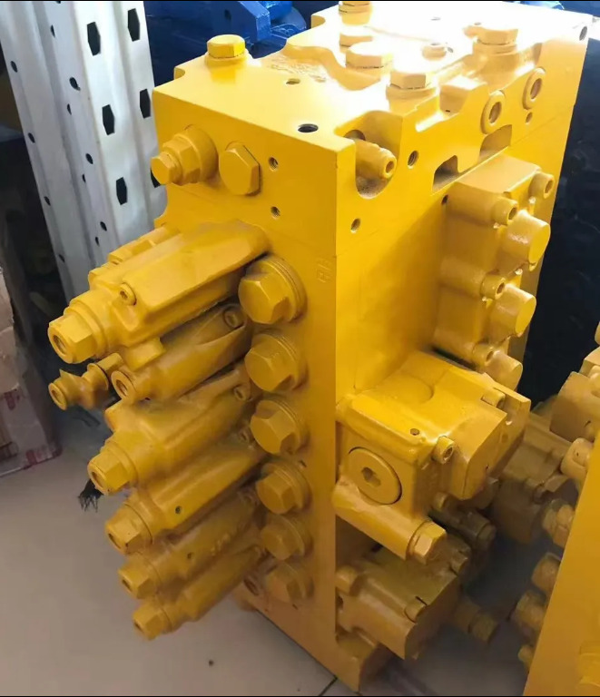 KOMATSU - Válvula por Escavadeira: foto 1 KOMATSU - Válvula por Escavadeira: foto 1