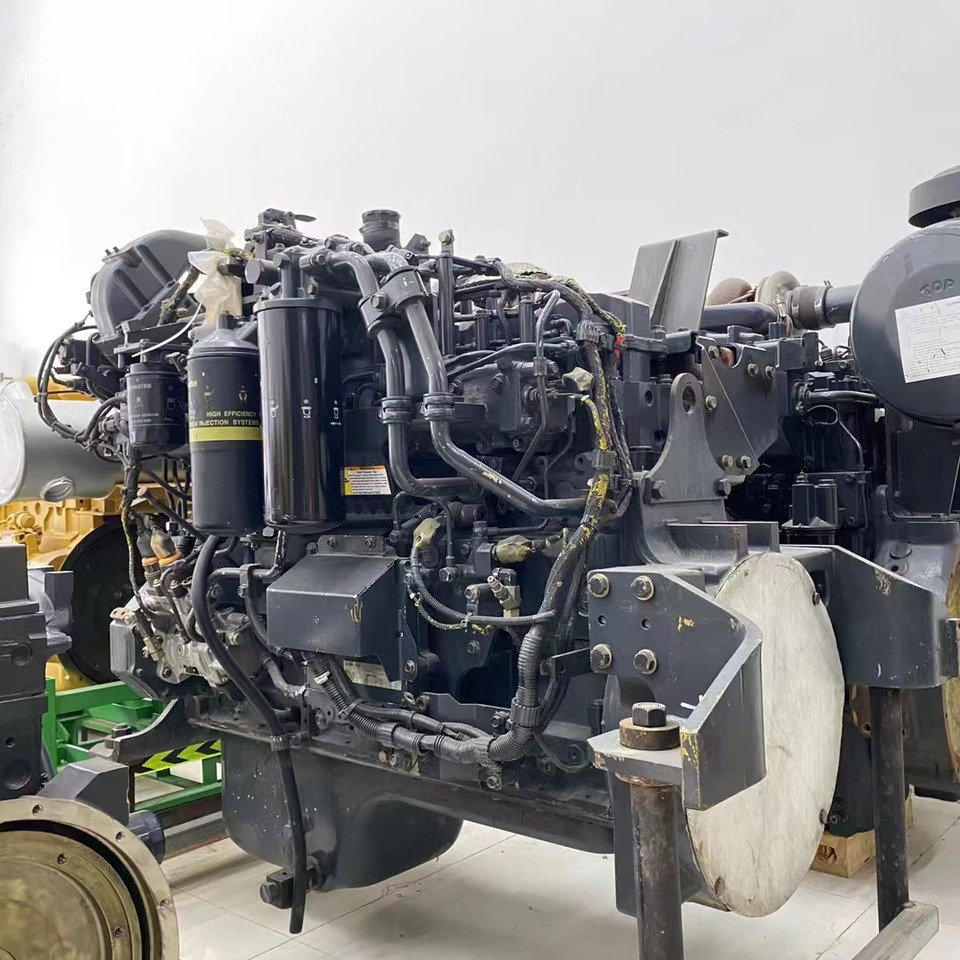 KOMATSU SAA6D125E-5 - Motor por Escavadeira: foto 1 KOMATSU SAA6D125E-5 - Motor por Escavadeira: foto 1