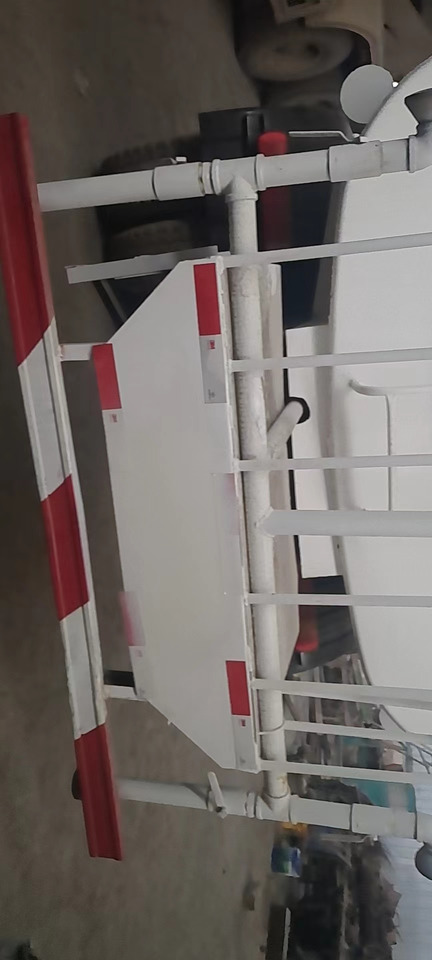 SINOTRUK 20 cubic meters tank - Caminhão tanque: foto 4 SINOTRUK 20 cubic meters tank - Caminhão tanque: foto 4