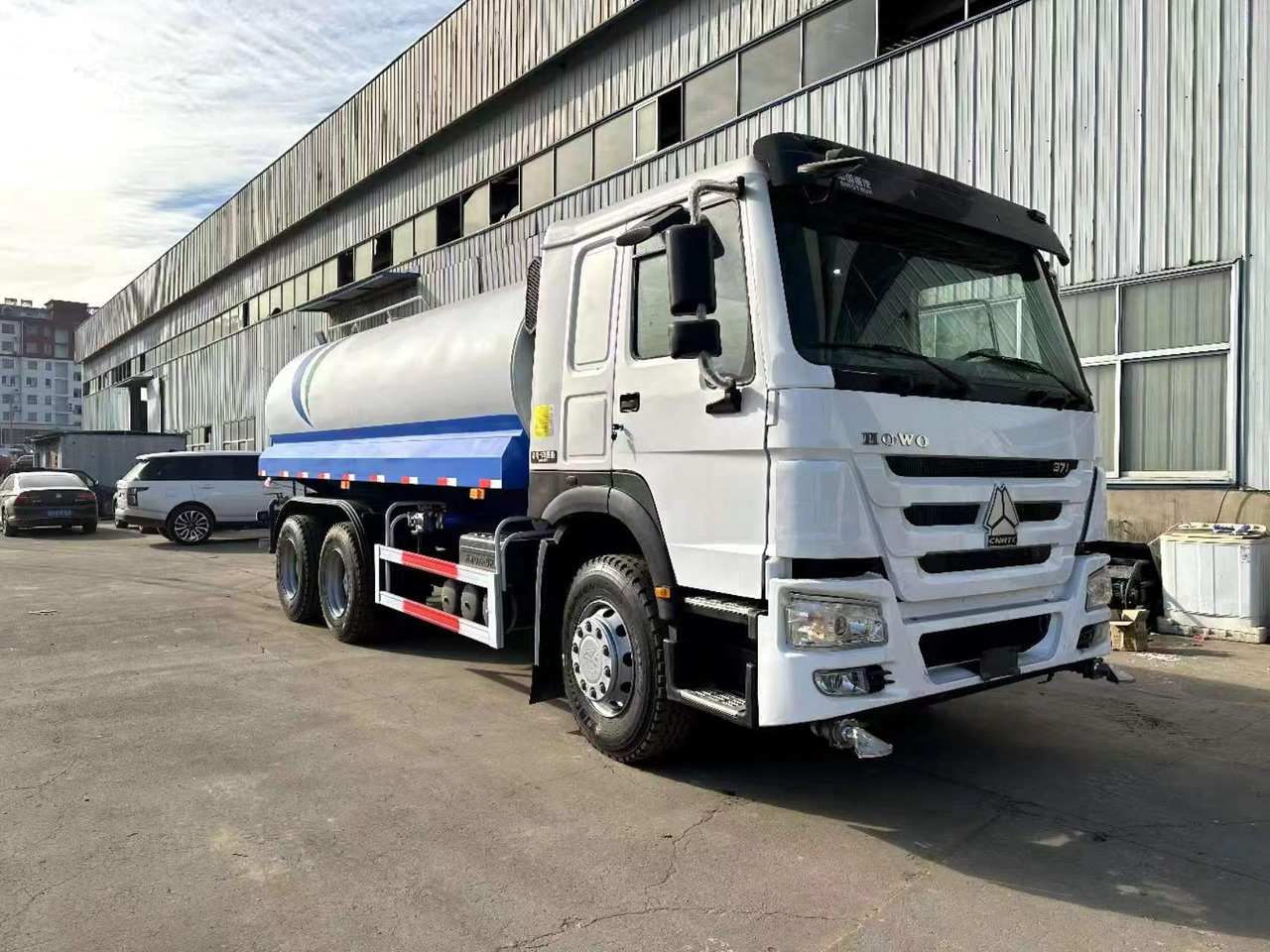 SINOTRUK 20 cubic meters tanker - Caminhão tanque: foto 1 SINOTRUK 20 cubic meters tanker - Caminhão tanque: foto 1
