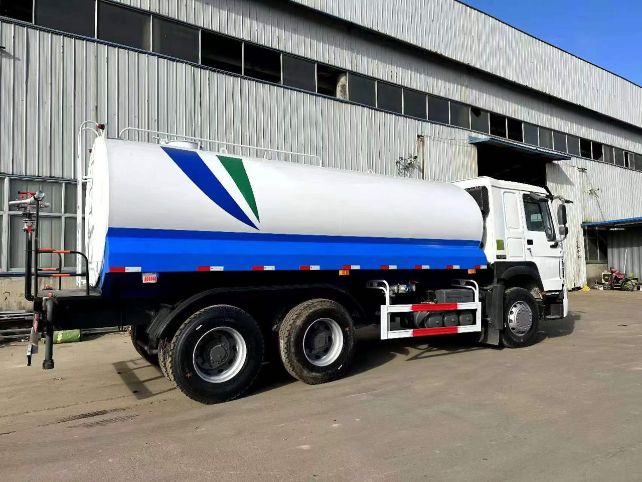 SINOTRUK 20 cubic meters tanker - Caminhão tanque: foto 5 SINOTRUK 20 cubic meters tanker - Caminhão tanque: foto 5