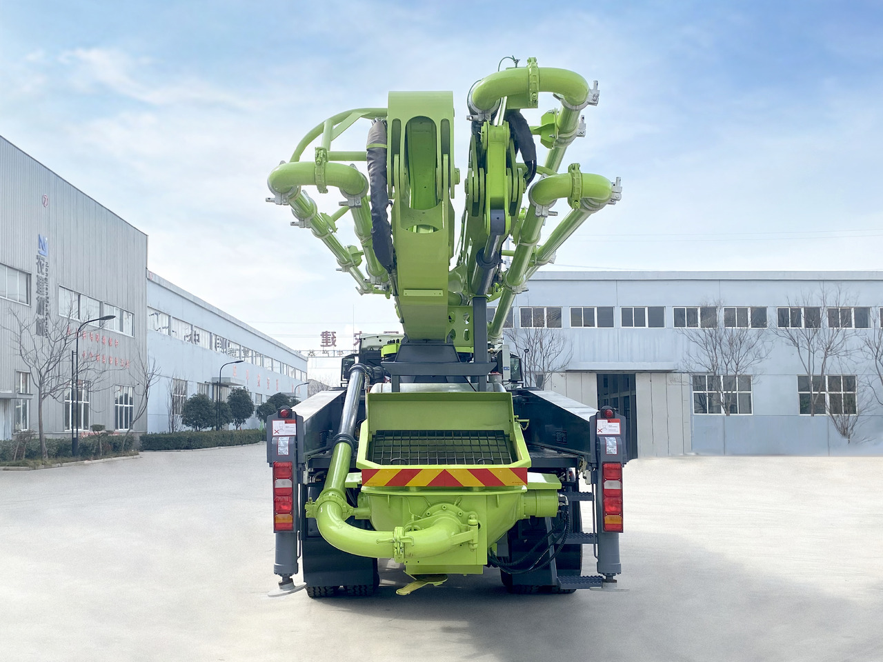 SITRAK 4×2, ZLJ5230THB - Autobetoneira com bomba: foto 2 SITRAK 4×2, ZLJ5230THB - Autobetoneira com bomba: foto 2