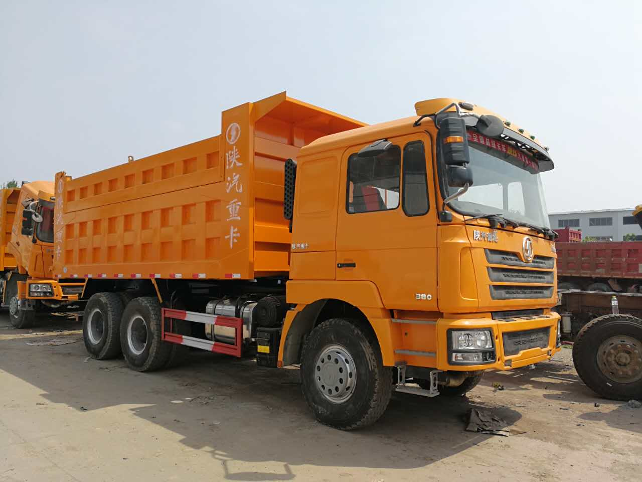 Shacman Shacman 380 6*4 dump truck - Camião basculante: foto 1 Shacman Shacman 380 6*4 dump truck - Camião basculante: foto 1