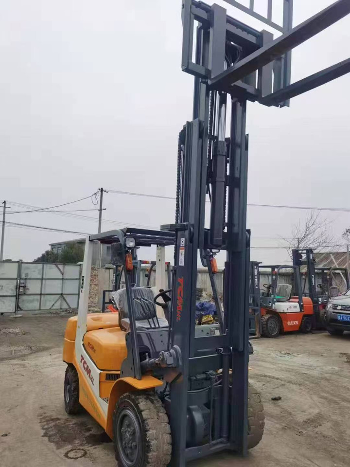 TCM 5 TONS 2 stages - Empilhadeira a diesel: foto 3 TCM 5 TONS 2 stages - Empilhadeira a diesel: foto 3