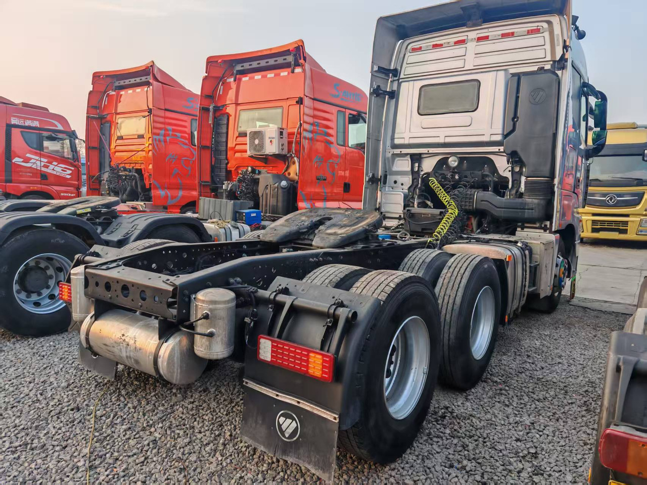 AUMAN 560HP - Tractor: foto 4 AUMAN 560HP - Tractor: foto 4