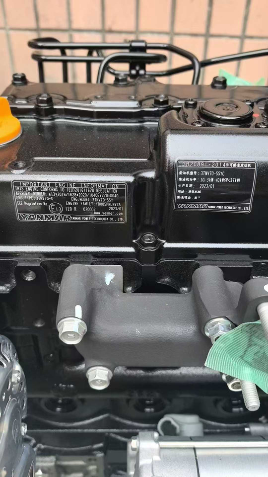 YANMAR 3TNV70 - Motor por Escavadeira: foto 1 YANMAR 3TNV70 - Motor por Escavadeira: foto 1