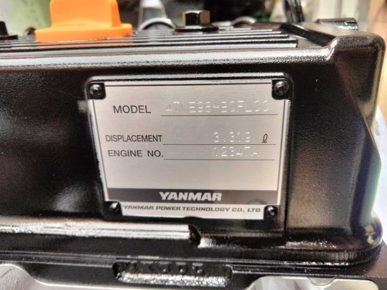 YANMAR 4TNE98 - Motor por Escavadeira: foto 2 YANMAR 4TNE98 - Motor por Escavadeira: foto 2