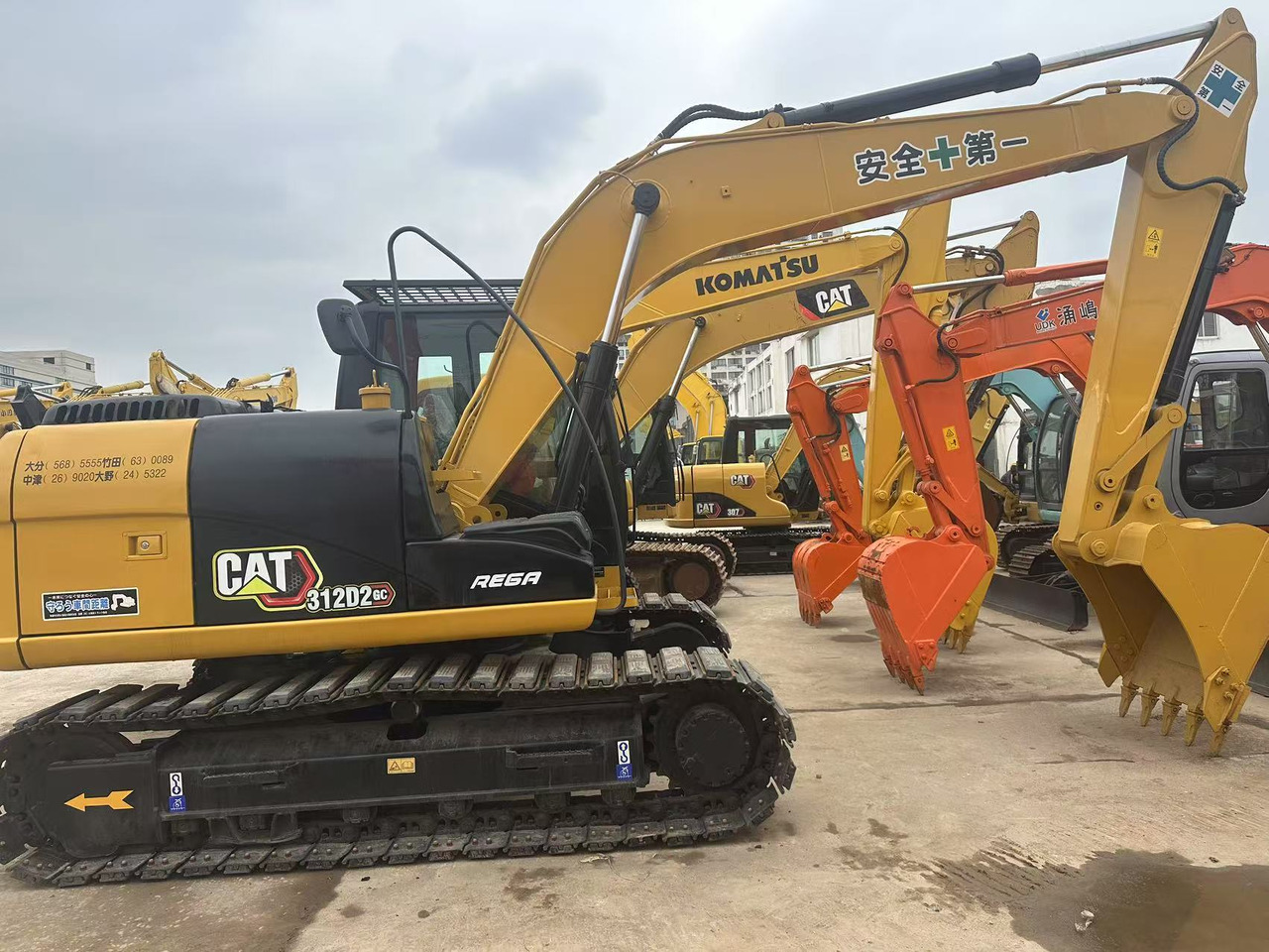 CRAWLER EXCAVATOR Used Caterpillar Cat312D2 Excavator Original Japan Heavy Machinery Caterpillar 312D2 Excavator for Sale - Escavadora de rastos: foto 1 CRAWLER EXCAVATOR Used Caterpillar Cat312D2 Excavator Original Japan Heavy Machinery Caterpillar 312D2 Excavator for Sale - Escavadora de rastos: foto 1