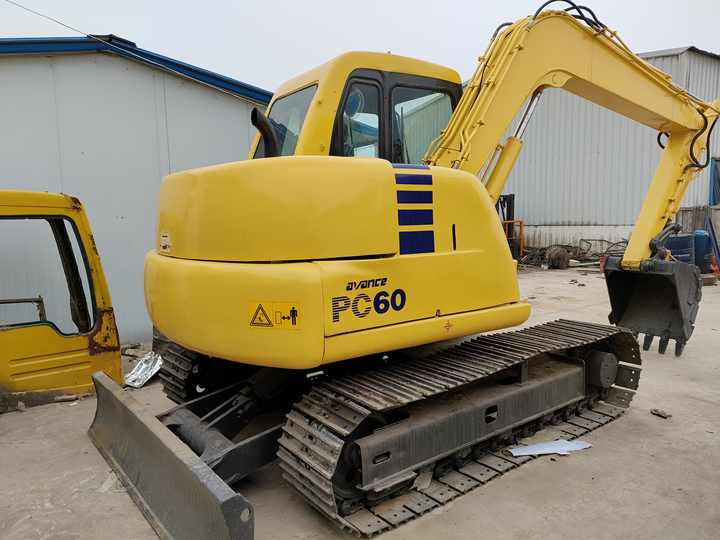 Cheap Used Komatsu PC60-7 Crawler Excavator with High Efficiency Used Heavy Machinery Komatsu P60-7 Digger Cheap for Sale - Escavadora de rastos: foto 3 Cheap Used Komatsu PC60-7 Crawler Excavator with High Efficiency Used Heavy Machinery Komatsu P60-7 Digger Cheap for Sale - Escavadora de rastos: foto 3