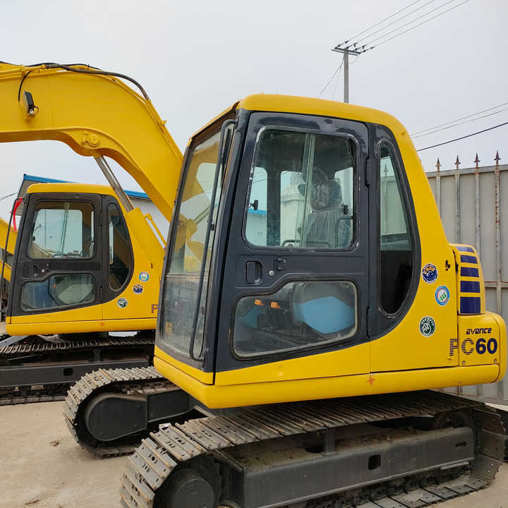 Cheap Used Komatsu PC60-7 Crawler Excavator with High Efficiency Used Heavy Machinery Komatsu P60-7 Digger Cheap for Sale - Escavadora de rastos: foto 1 Cheap Used Komatsu PC60-7 Crawler Excavator with High Efficiency Used Heavy Machinery Komatsu P60-7 Digger Cheap for Sale - Escavadora de rastos: foto 1