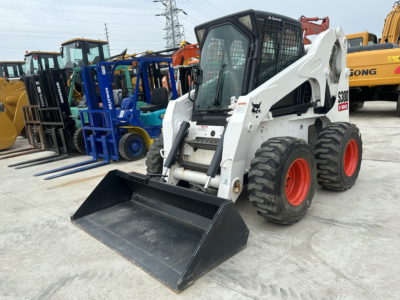 Second hand Hot sale skid-steers Bobcat S300 - Mini pá carregadora: foto 1 Second hand Hot sale skid-steers Bobcat S300 - Mini pá carregadora: foto 1