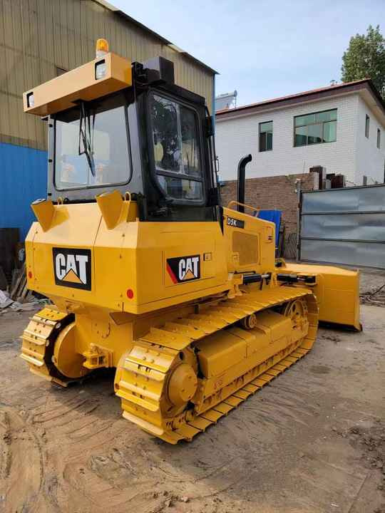 Used Caterpillar Bulldozer Used CatD5K Bulldozer Very Good Condition for Sale - Buldôzer: foto 4 Used Caterpillar Bulldozer Used CatD5K Bulldozer Very Good Condition for Sale - Buldôzer: foto 4