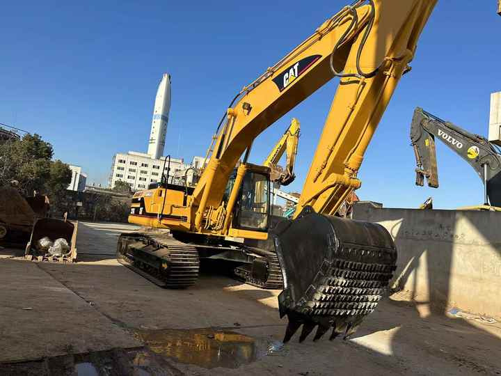 Used Digger CAT 325BL Construction Machinery Construction Digger Used CAT 325BL Cheap Excavator - Escavadora de rastos: foto 5 Used Digger CAT 325BL Construction Machinery Construction Digger Used CAT 325BL Cheap Excavator - Escavadora de rastos: foto 5