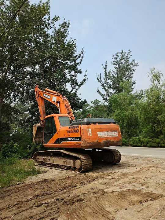 Used Digger DOOSAN DH225 Construction Machinery Construction Digger Used DOOSAN DH225 Cheap Excavator - Escavadora de rastos: foto 2 Used Digger DOOSAN DH225 Construction Machinery Construction Digger Used DOOSAN DH225 Cheap Excavator - Escavadora de rastos: foto 2