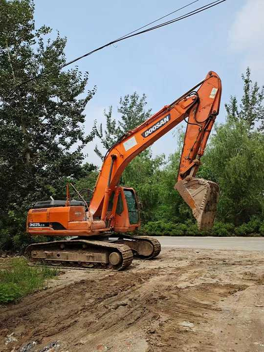 Used Digger DOOSAN DH225 Construction Machinery Construction Digger Used DOOSAN DH225 Cheap Excavator - Escavadora de rastos: foto 4 Used Digger DOOSAN DH225 Construction Machinery Construction Digger Used DOOSAN DH225 Cheap Excavator - Escavadora de rastos: foto 4