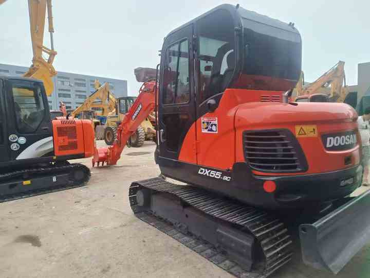 Used Digger DOOSAN DX55 Construction Machinery Construction Digger Used DOOSAN DX55 Cheap Excavator - Escavadora de rastos: foto 3 Used Digger DOOSAN DX55 Construction Machinery Construction Digger Used DOOSAN DX55 Cheap Excavator - Escavadora de rastos: foto 3