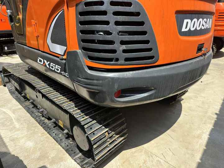 Used Digger DOOSAN DX55 Construction Machinery Construction Digger Used DOOSAN DX55 Cheap Excavator - Escavadora de rastos: foto 2 Used Digger DOOSAN DX55 Construction Machinery Construction Digger Used DOOSAN DX55 Cheap Excavator - Escavadora de rastos: foto 2