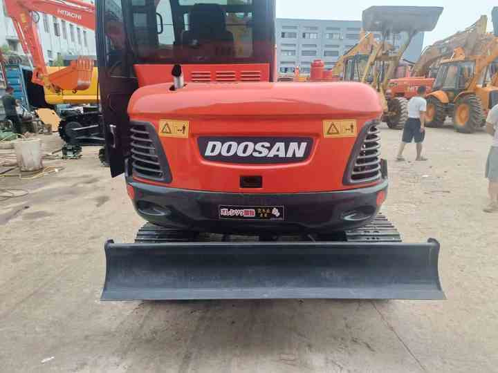 Used Digger DOOSAN DX55 Construction Machinery Construction Digger Used DOOSAN DX55 Cheap Excavator - Escavadora de rastos: foto 2 Used Digger DOOSAN DX55 Construction Machinery Construction Digger Used DOOSAN DX55 Cheap Excavator - Escavadora de rastos: foto 2