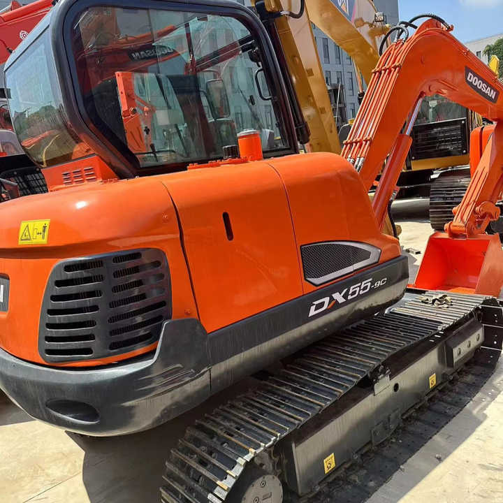 Used Digger DOOSAN DX55 Construction Machinery Construction Digger Used DOOSAN DX55 Cheap Excavator - Escavadora de rastos: foto 1 Used Digger DOOSAN DX55 Construction Machinery Construction Digger Used DOOSAN DX55 Cheap Excavator - Escavadora de rastos: foto 1