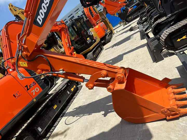 Used Digger DOOSAN DX55 Construction Machinery Construction Digger Used DOOSAN DX55 Cheap Excavator - Escavadora de rastos: foto 4 Used Digger DOOSAN DX55 Construction Machinery Construction Digger Used DOOSAN DX55 Cheap Excavator - Escavadora de rastos: foto 4