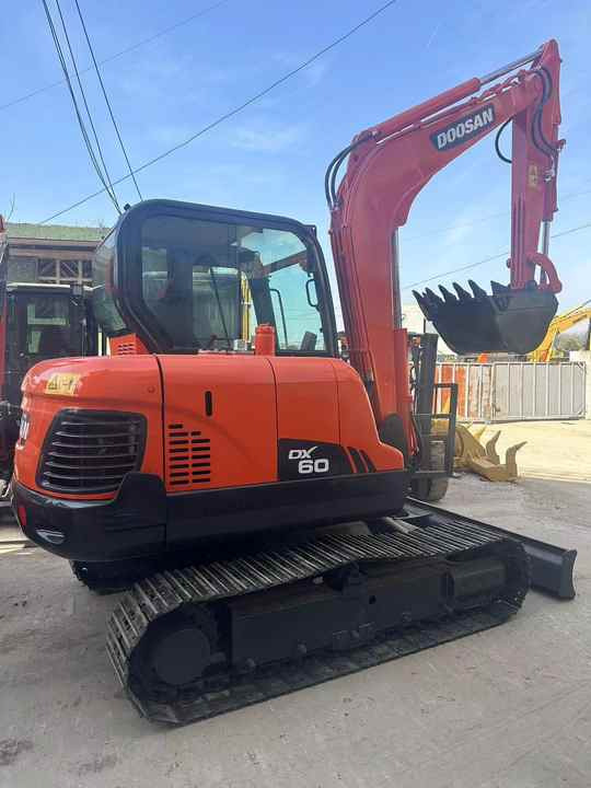 Used Digger DOOSAN DX60 Construction Machinery Construction Digger Used DOOSAN DX60 Cheap Excavator - Escavadora de rastos: foto 4 Used Digger DOOSAN DX60 Construction Machinery Construction Digger Used DOOSAN DX60 Cheap Excavator - Escavadora de rastos: foto 4